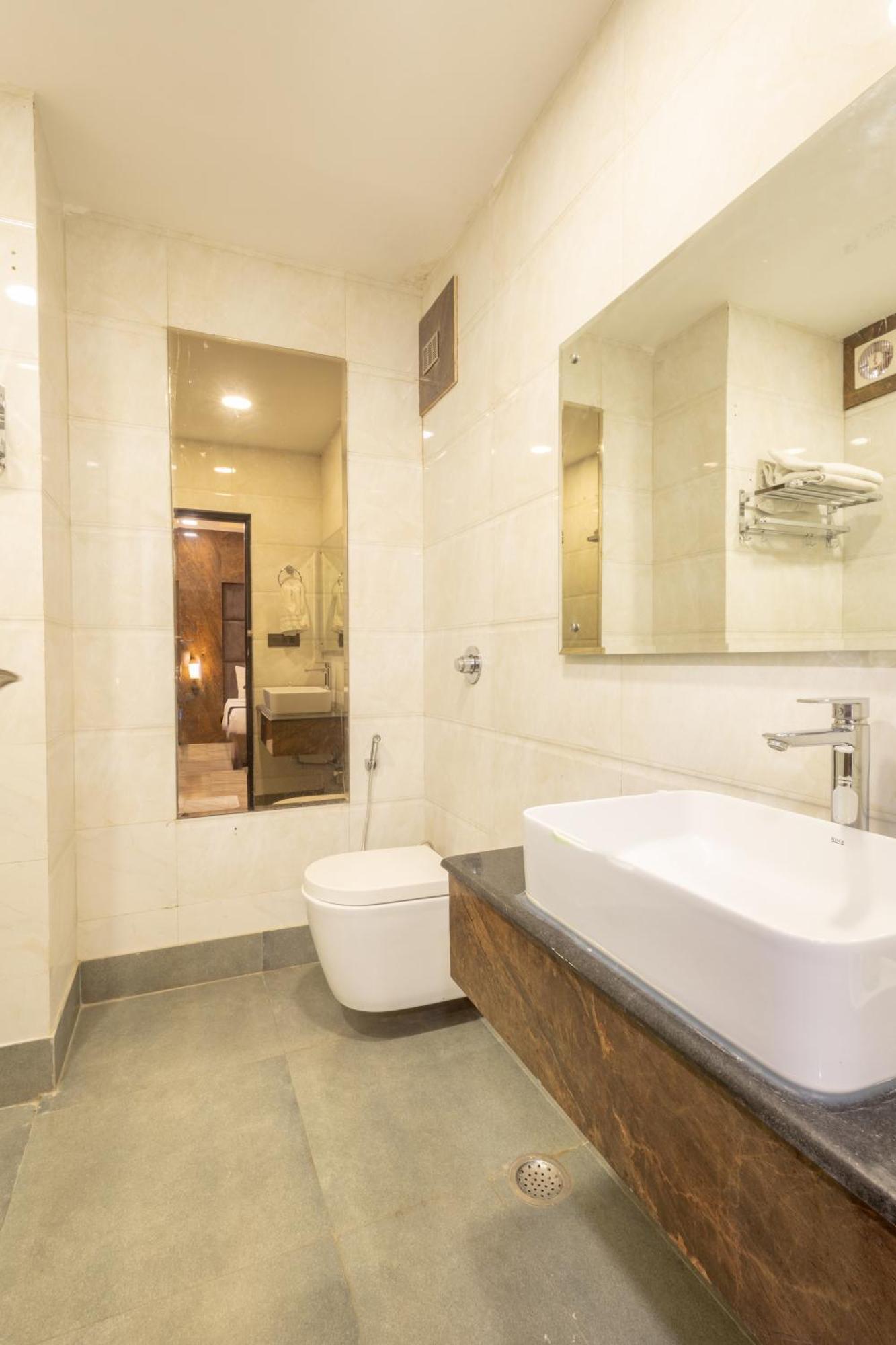Hotel Cosmo Near Blk Hospital Karol Bagh Deli Exterior foto