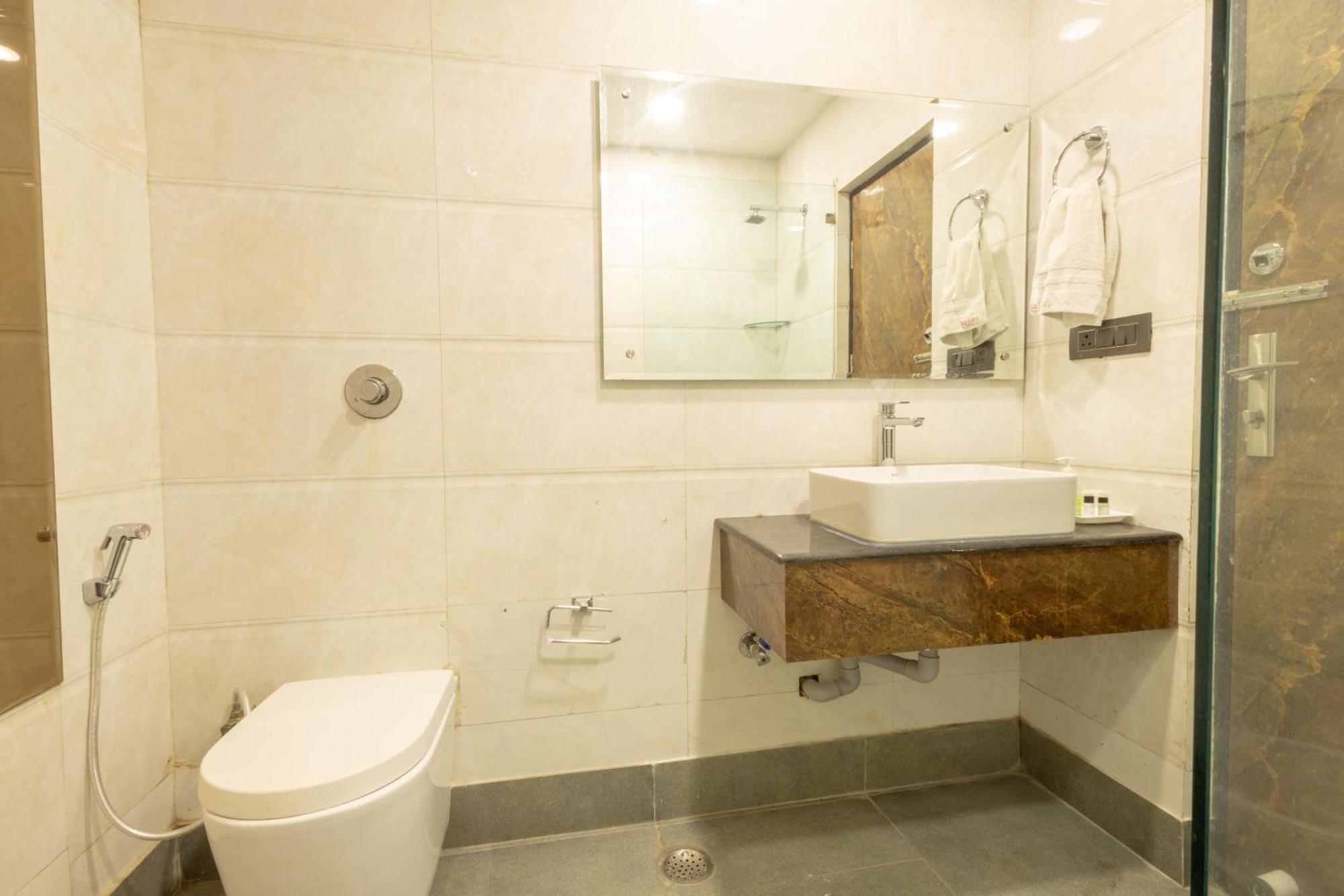 Hotel Cosmo Near Blk Hospital Karol Bagh Deli Exterior foto