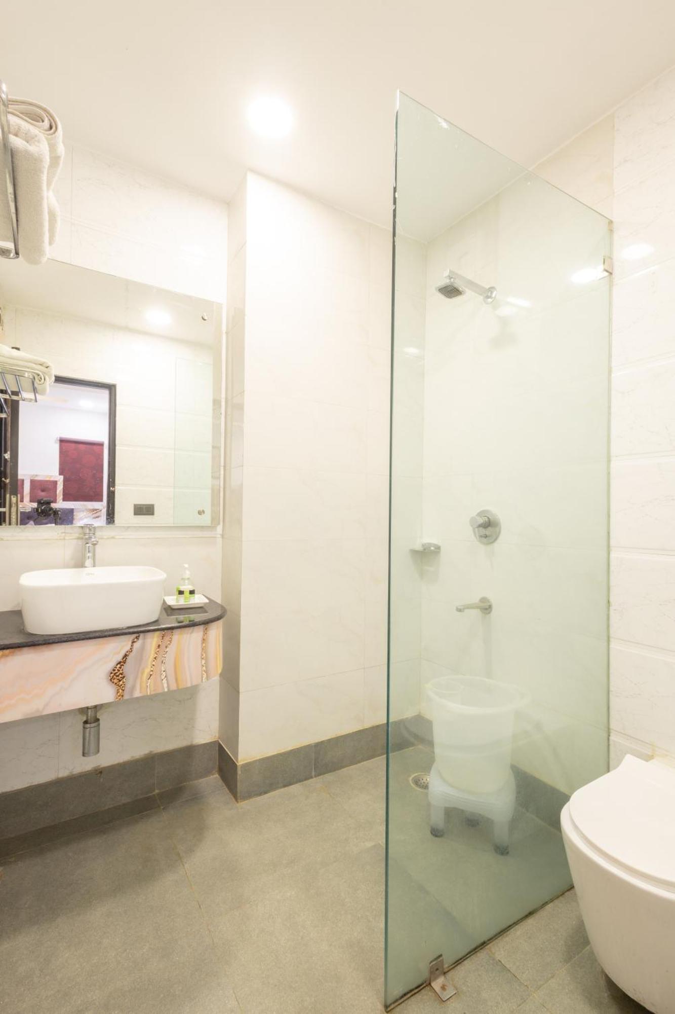 Hotel Cosmo Near Blk Hospital Karol Bagh Deli Exterior foto