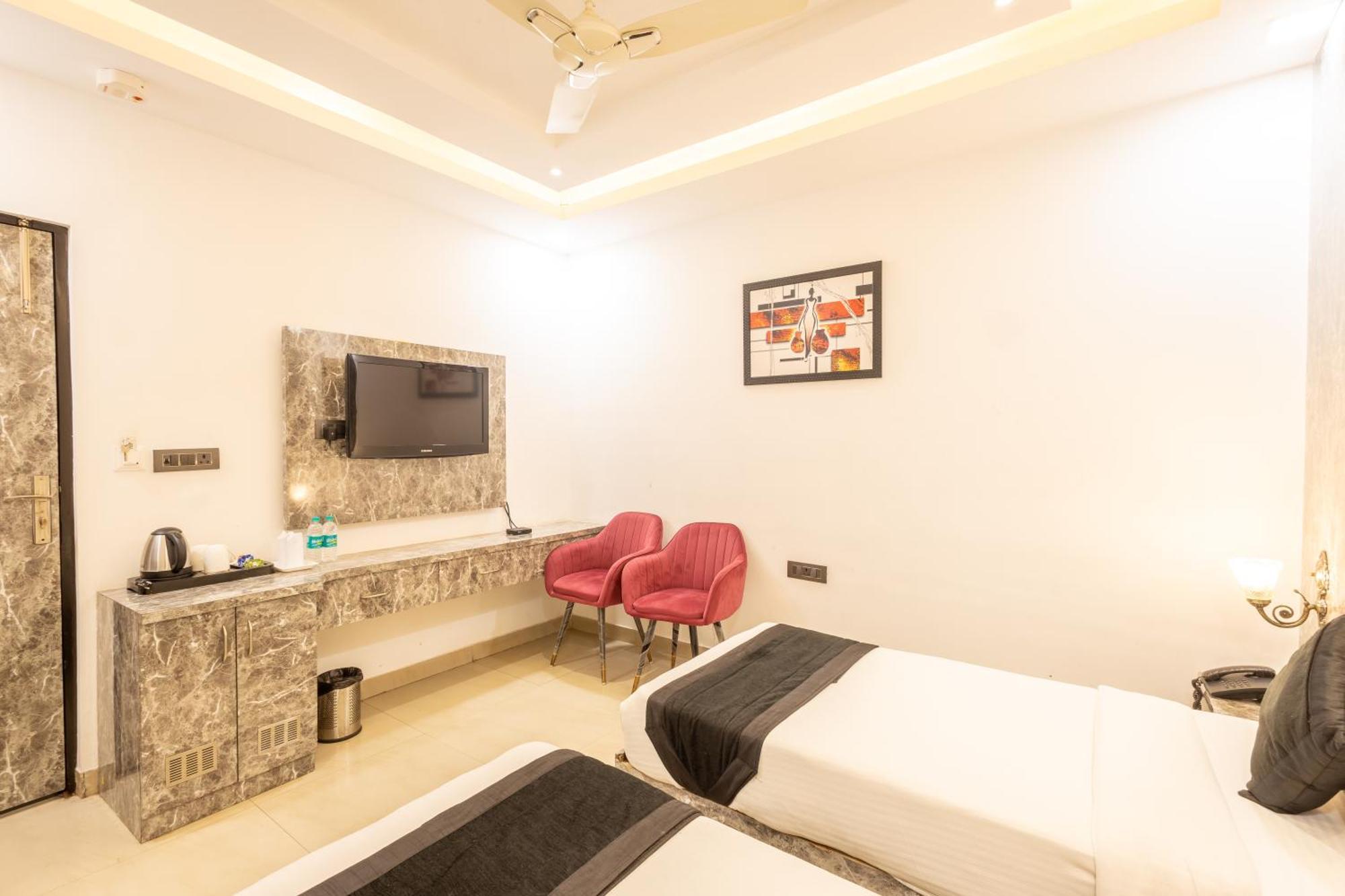 Hotel Cosmo Near Blk Hospital Karol Bagh Deli Exterior foto