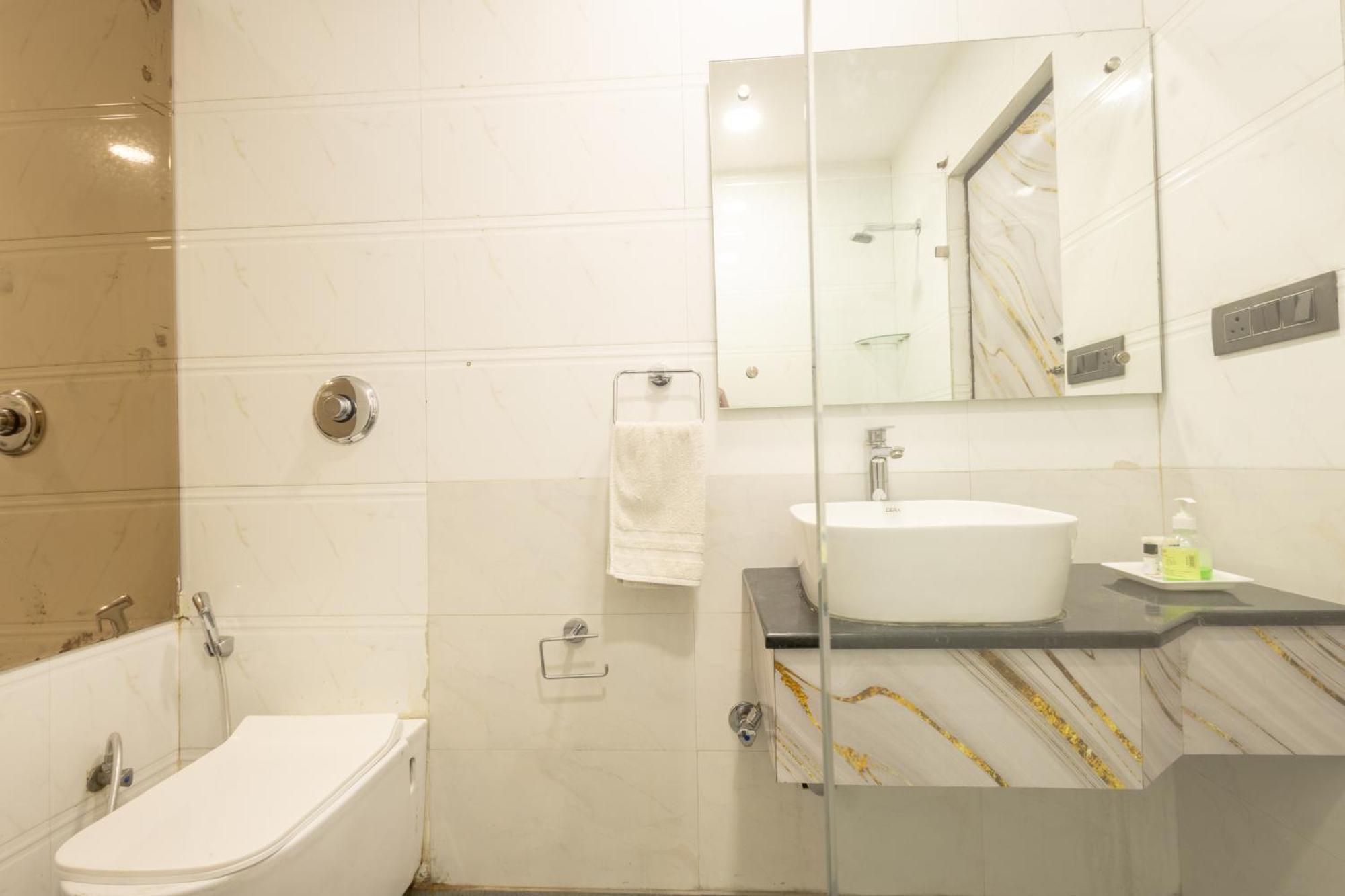 Hotel Cosmo Near Blk Hospital Karol Bagh Deli Exterior foto