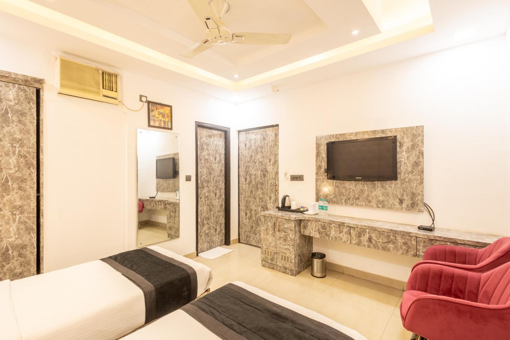 Hotel Cosmo Near Blk Hospital Karol Bagh Deli Exterior foto