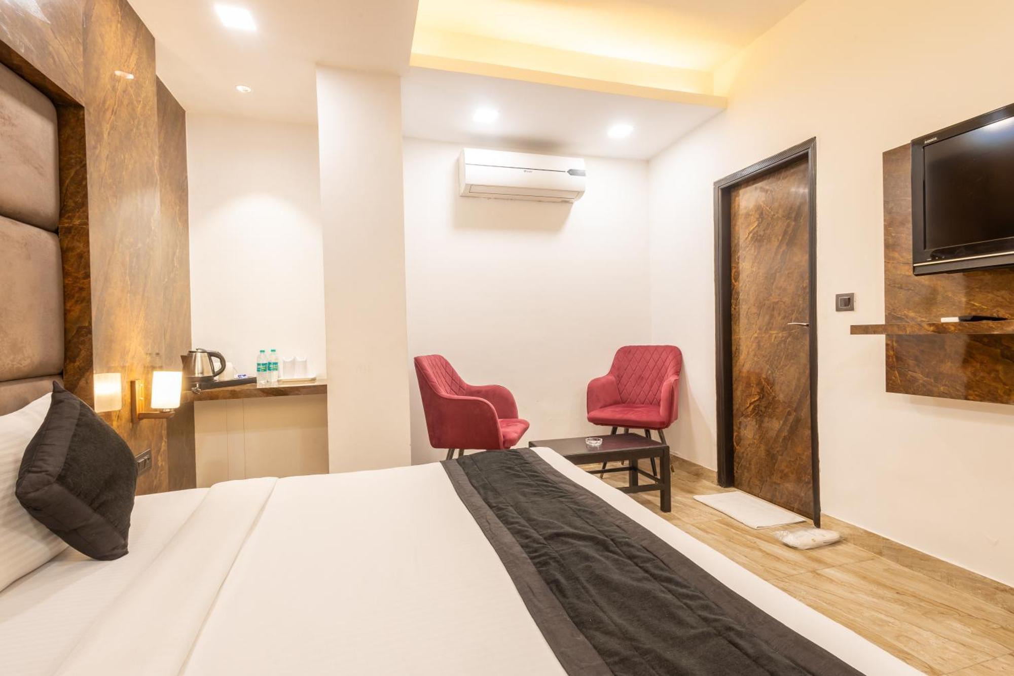 Hotel Cosmo Near Blk Hospital Karol Bagh Deli Exterior foto
