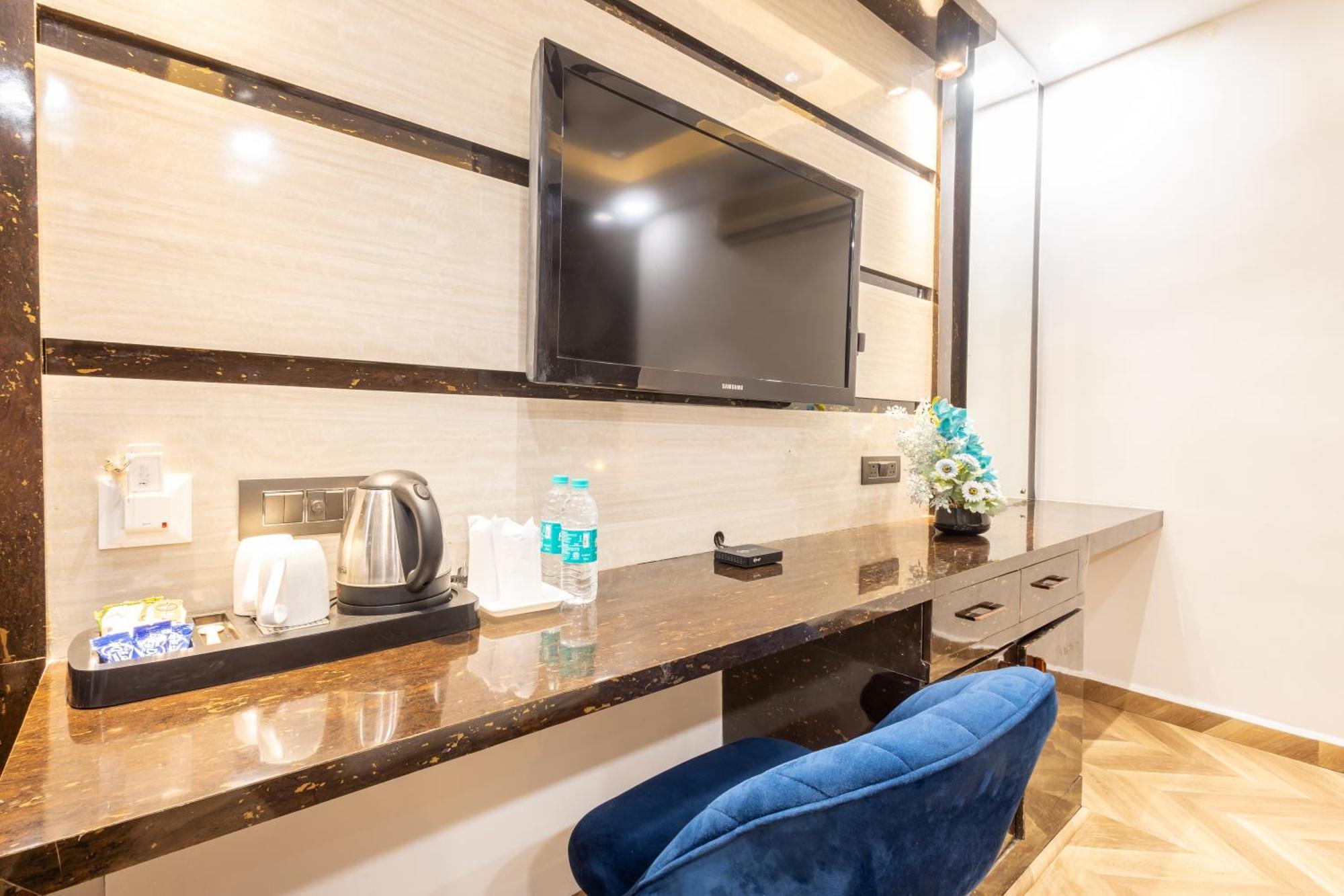 Hotel Cosmo Near Blk Hospital Karol Bagh Deli Exterior foto