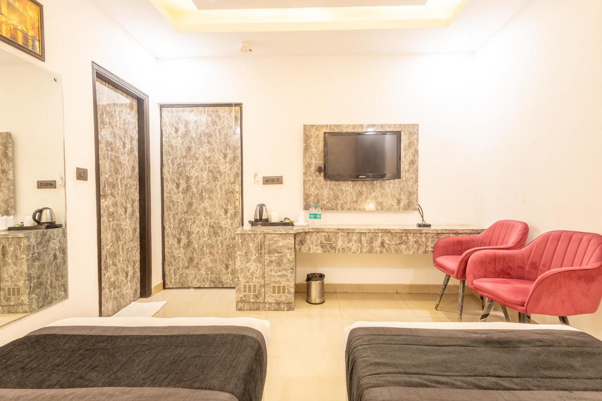 Hotel Cosmo Near Blk Hospital Karol Bagh Deli Exterior foto