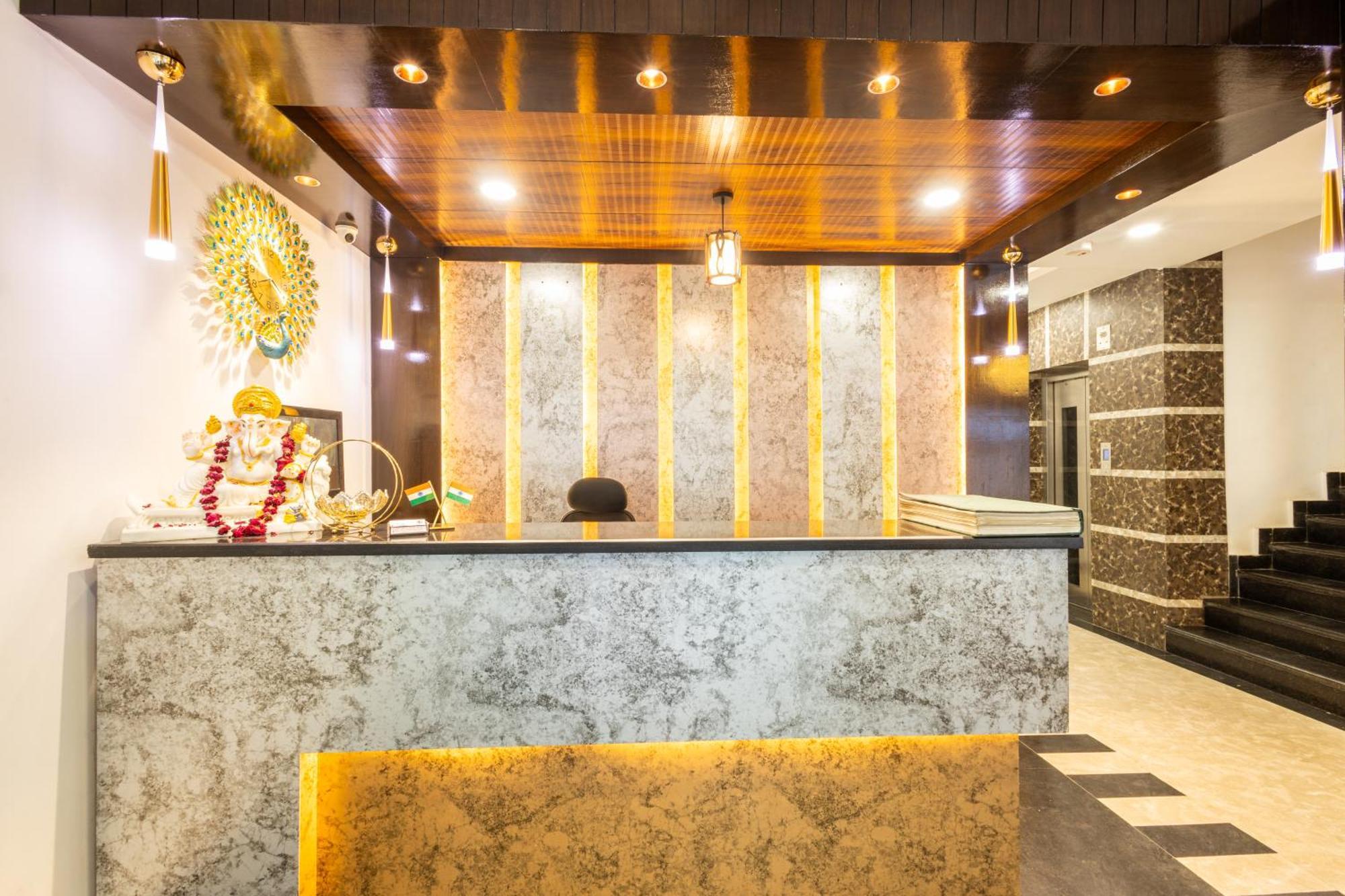 Hotel Cosmo Near Blk Hospital Karol Bagh Deli Exterior foto