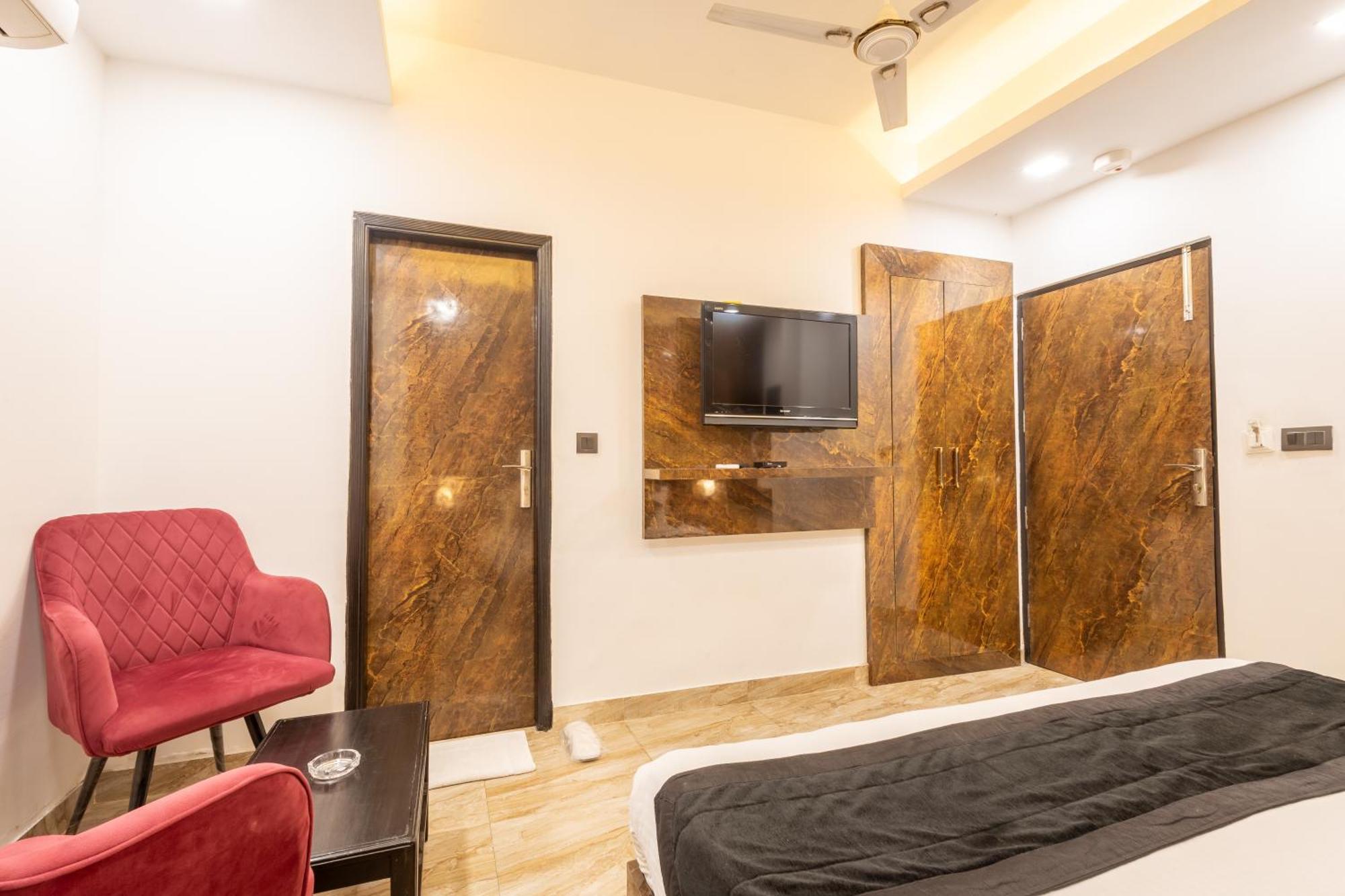 Hotel Cosmo Near Blk Hospital Karol Bagh Deli Exterior foto